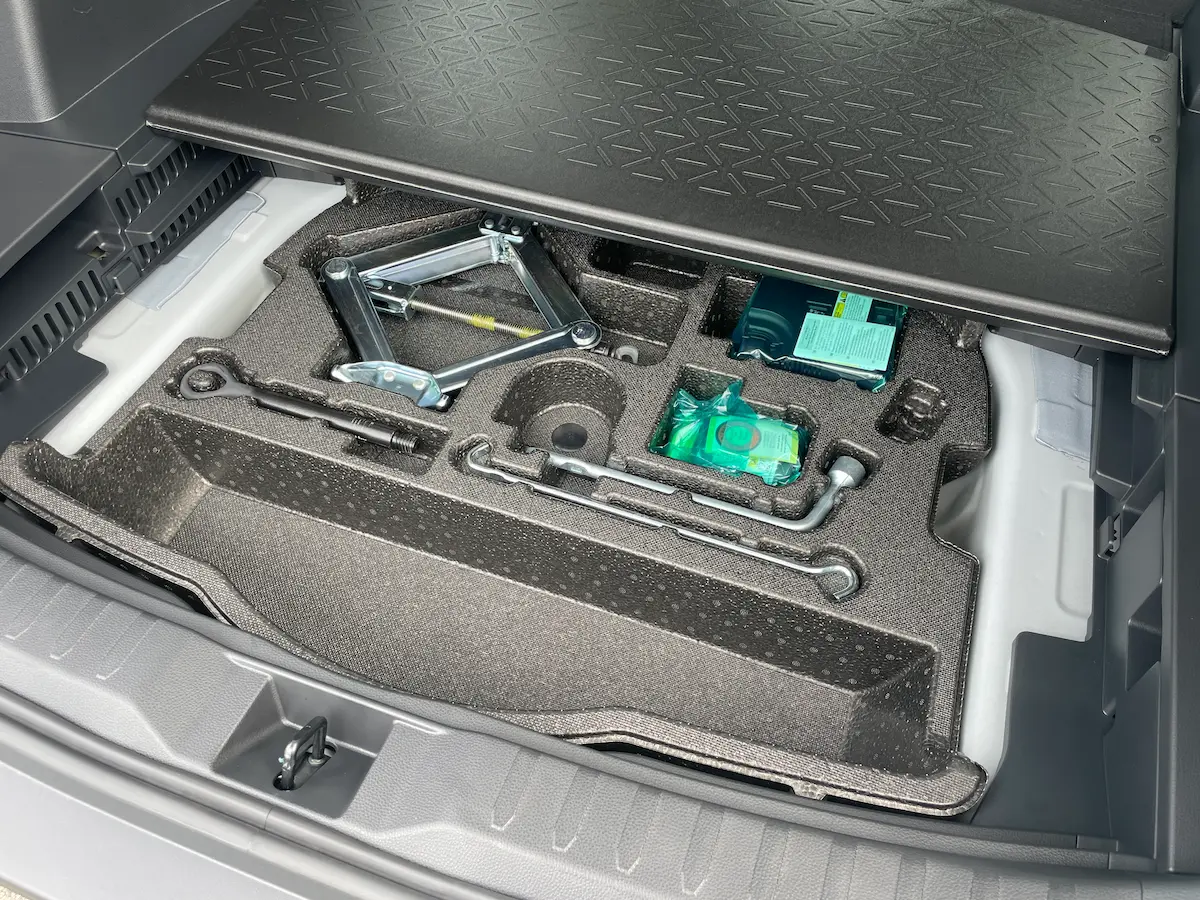 RAV4の荷室サイズ(容量)